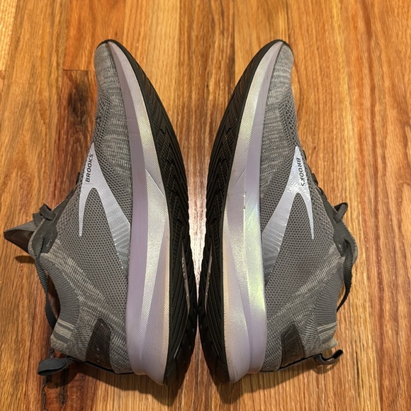 BROOKS Levitate 4 Running Shoes Size 9.5 - Picture 8 of 15